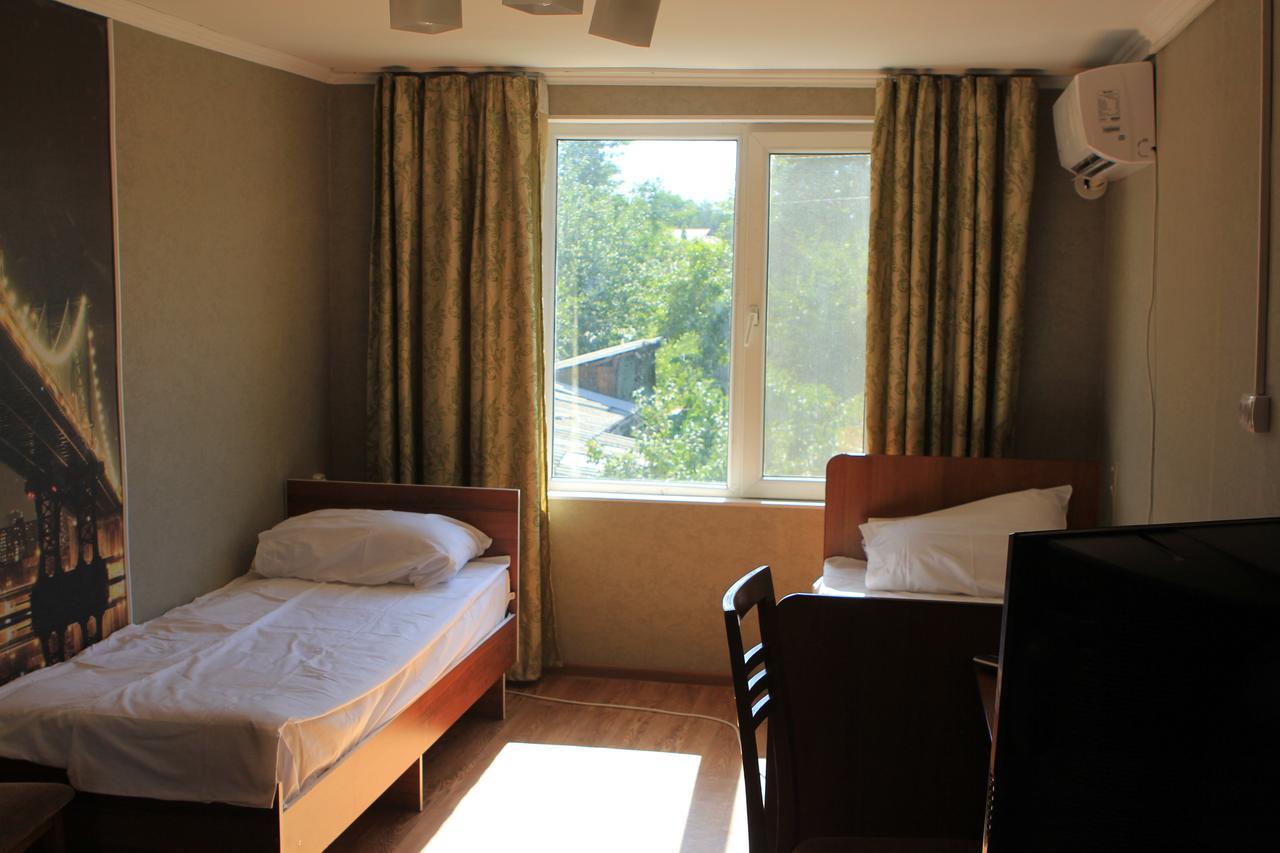 Holiday Hostel House Bisjkek Buitenkant foto