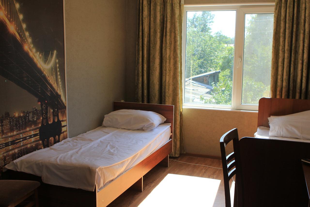 Holiday Hostel House Bisjkek Buitenkant foto