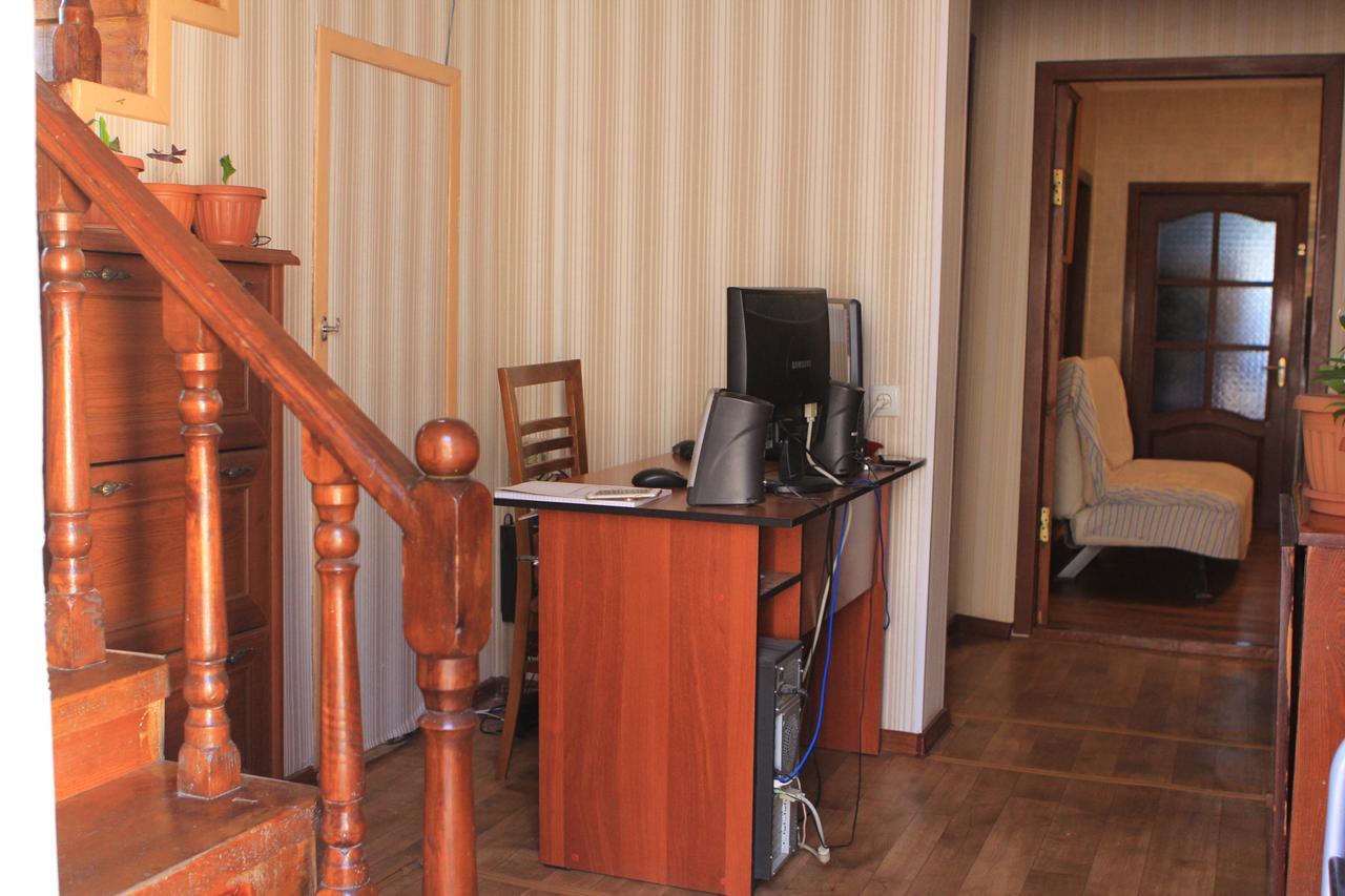 Holiday Hostel House Bisjkek Buitenkant foto