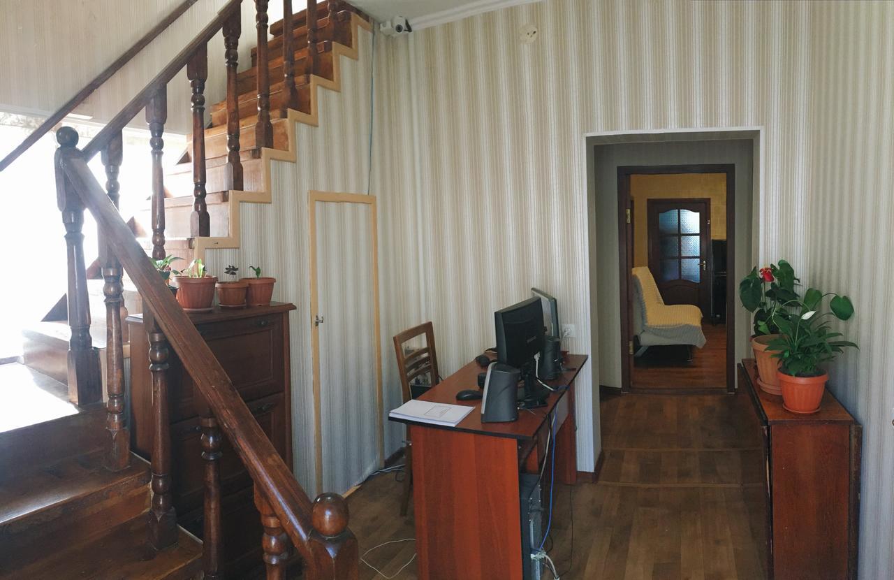 Holiday Hostel House Bisjkek Buitenkant foto
