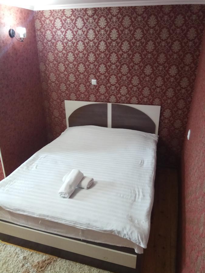 Holiday Hostel House Bisjkek Buitenkant foto
